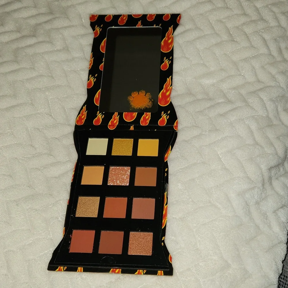 COPY - Cheetos flaming hot eyeshadow palette